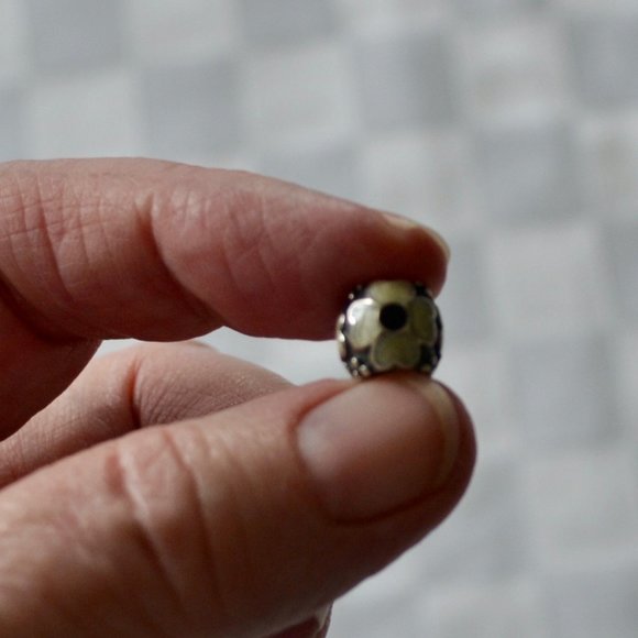 Authentic Pandora Daisy Charm - Picture 3 of 7